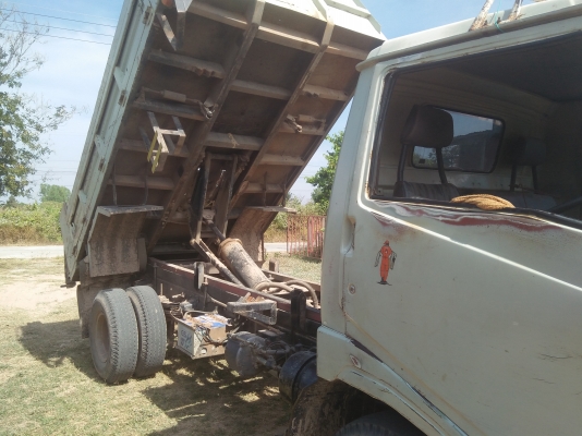 ขายหกล้อดั้มพ์ Hino