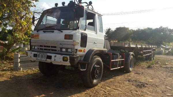 ขายรถบรรทุก 14 ล้อหัวลาก หัวลากนิสสัน คัส J เครื่อง 185 แรงม้า หางพื้นเรียบสามมิตร 2 เพลายาว 12 เมตร ราคา 470000