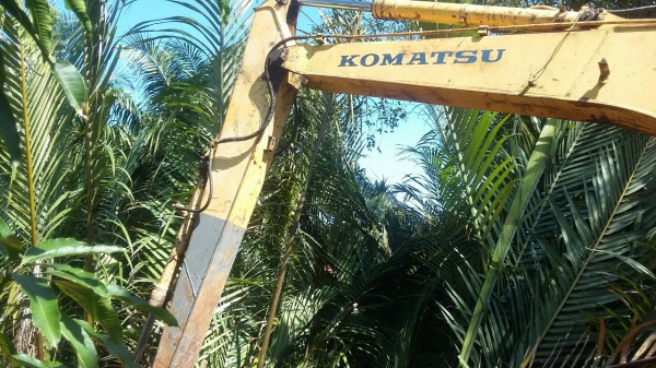 ขายรถแบคโฮ KOMATSU PC120-5 เอกสารอินวอย ราคา 550000