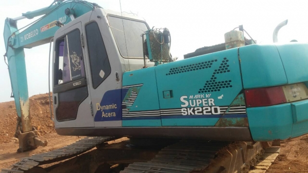 ขายรถแบคโฮ KOBELCO SK220-/// ระบบไฟเต็ม เอกสารเล่มทะเบียน มีระบบไลหัวกระแทก ราคา 850000