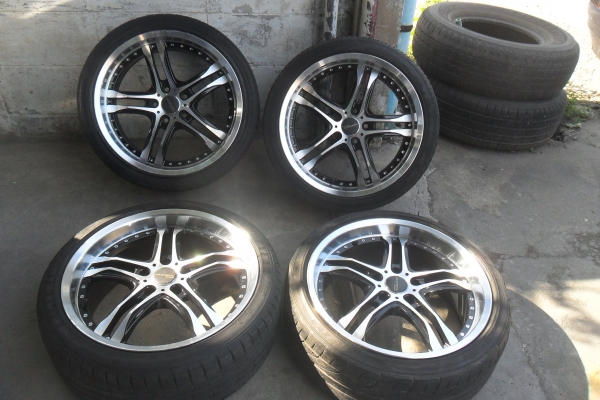 ล้อแม็ก18นิ้ว5รู114 พร้อมยาง สวยๆ 4 ล้อ ราคา 8900 บาท