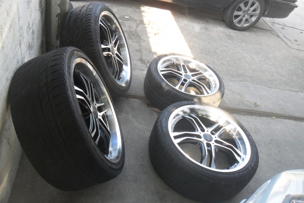 ล้อแม็ก18นิ้ว5รู114 พร้อมยาง สวยๆ 4 ล้อ ราคา 8900 บาท ล้อแม็ก18นิ้ว5รู114 พร้อมยาง สวยๆ 4 ล้อ ราคา 8900 บาท