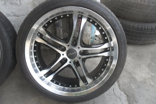 ล้อแม็ก18นิ้ว5รู114 พร้อมยาง สวยๆ 4 ล้อ ราคา 8900 บาท