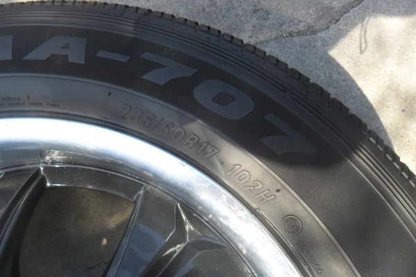 ล้อแม็ก17นิ้ว6รู พร้อมยาง สวยๆ 4 ล้อ ราคา 7500 บาท