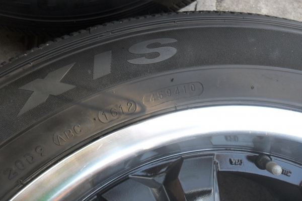 ล้อแม็ก17นิ้ว6รู พร้อมยาง สวยๆ 4 ล้อ ราคา 7500 บาท