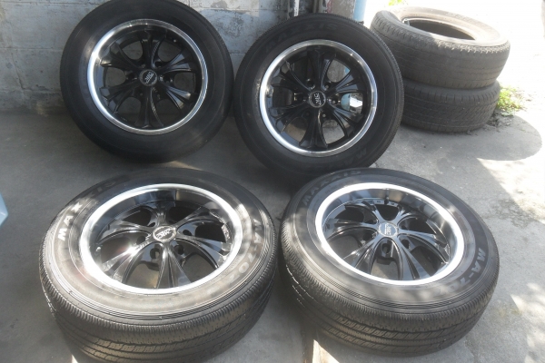 ล้อแม็ก17นิ้ว6รู พร้อมยาง สวยๆ 4 ล้อ ราคา 7500 บาท