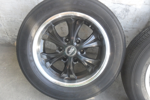 ล้อแม็ก17นิ้ว6รู พร้อมยาง สวยๆ 4 ล้อ ราคา 7500 บาท