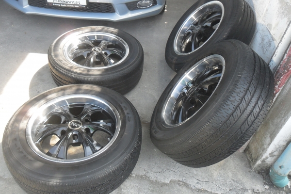 ล้อแม็ก17นิ้ว6รู พร้อมยาง สวยๆ 4 ล้อ ราคา 7500 บาท