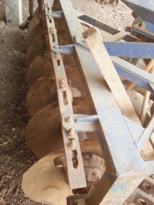 9800 บาท รถไถฟอร์ด. 7*26  ถูกๆ มายกไปเลยครับ