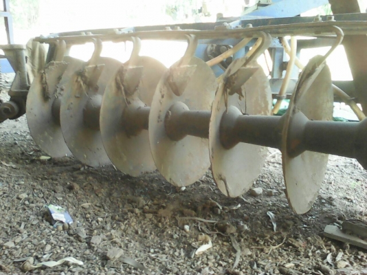 9800 บาท รถไถฟอร์ด. 7*26  ถูกๆ มายกไปเลยครับ