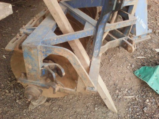 9800 บาท รถไถฟอร์ด. 7*26  ถูกๆ มายกไปเลยครับ