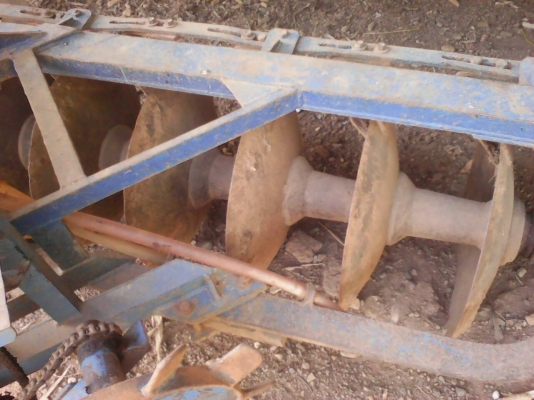 9800 บาท รถไถฟอร์ด. 7*26  ถูกๆ มายกไปเลยครับ