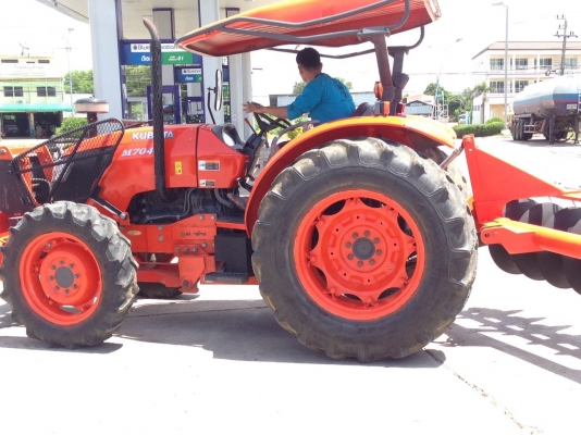 คูโบต้า M7040พร้อมผานราคาเพียง. 480000บาทเท่านั้นครับ คูโบต้า M7040พร้อมผานราคาเพียง. 480000บาทเท่านั้นครับ