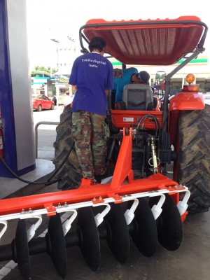 คูโบต้า M7040พร้อมผานราคาเพียง. 480000บาทเท่านั้นครับ