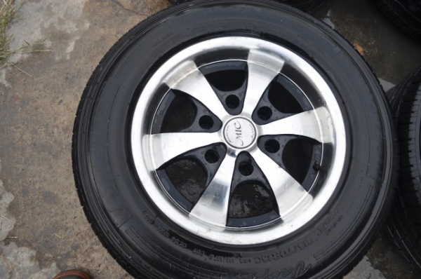 ขายแม็กขอบ 15  6 รู  1ชุด