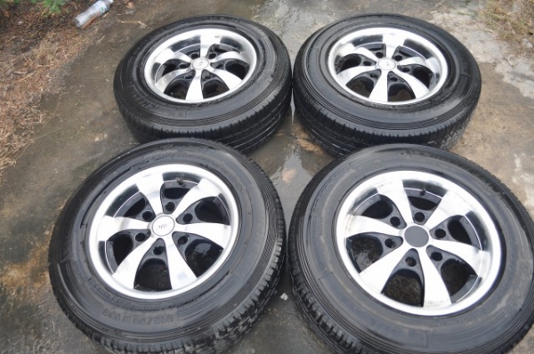 ขายแม็กขอบ 15  6 รู  1ชุด