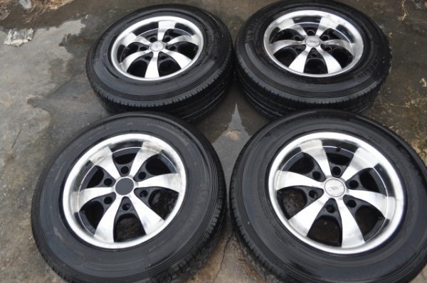 ขายแม็กขอบ 15  6 รู  1ชุด