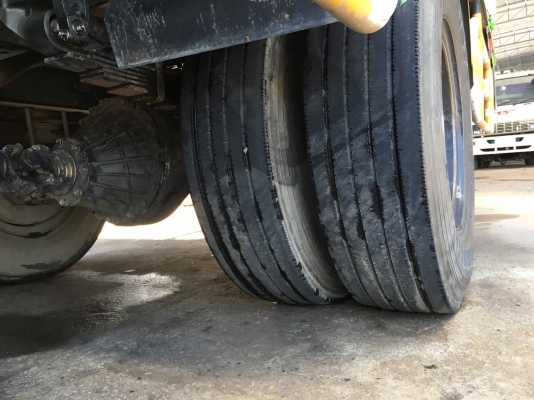 ขายหกล้อ240 แรงตู้10 บานจดปี 2556 ยาว7.30 ขาย สด ผ่อน