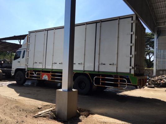 ขายหกล้อ240 แรงตู้10 บานจดปี 2556 ยาว7.30 ขาย สด ผ่อน