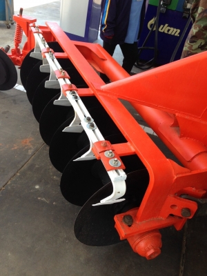 คูโบต้า M7040พร้อมผานราคาเพียง. 480000บาทเท่านั้นครับ