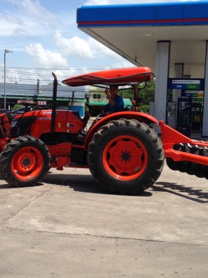 คูโบต้า M7040พร้อมผานราคาเพียง. 480000บาทเท่านั้นครับ