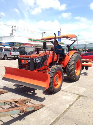 คูโบต้า M7040พร้อมผานราคาเพียง. 480000บาทเท่านั้นครับ