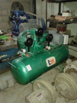 ปั๊มลม 5 hp แม็กเวล ขนาดถัง 260 ลิตร ไฟ 380 ราคาเบาๆครับ 0985700161