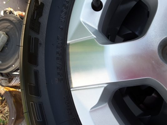 ยาง 255 65 17 bridgestone ปี 15 ชุดล่ะ 12000