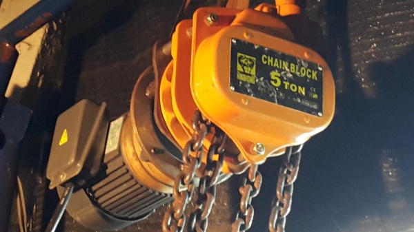 รอกไฟฟ้า 5 ตัน พร้อมตู้คอนโทรล