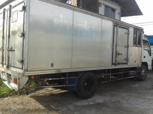 ขายรถ 6ล้อISUZU NQR โฉมปีศาจ ตู้อลูมิเนียมยาว 5.50เมตร ปี06