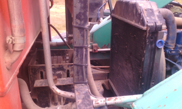 รถคีบอ้อย คีบหลัง เกียร์ทอร์ค ใช้งานมา ปีเดียว มีเล่มทะเบียน