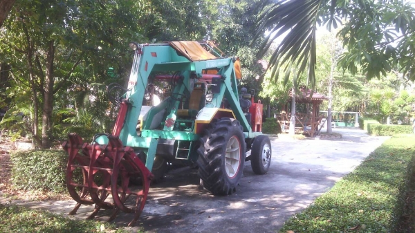 รถคีบอ้อย คีบหลัง เกียร์ทอร์ค ใช้งานมา ปีเดียว มีเล่มทะเบียน