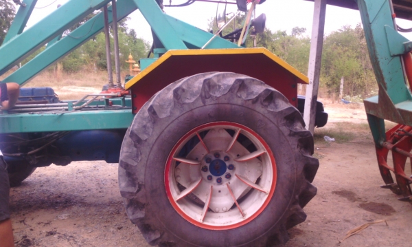 รถคีบอ้อย คีบหลัง เกียร์ทอร์ค ใช้งานมา ปีเดียว มีเล่มทะเบียน