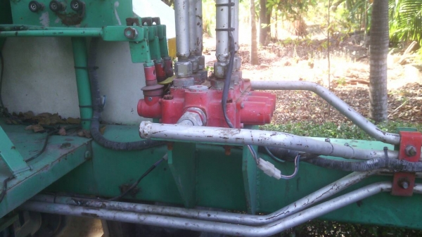 รถคีบอ้อย คีบหลัง เกียร์ทอร์ค ใช้งานมา ปีเดียว มีเล่มทะเบียน