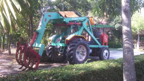 รถคีบอ้อย คีบหลัง เกียร์ทอร์ค ใช้งานมา ปีเดียว มีเล่มทะเบียน