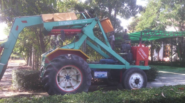 รถคีบอ้อย คีบหลัง เกียร์ทอร์ค ใช้งานมา ปีเดียว มีเล่มทะเบียน