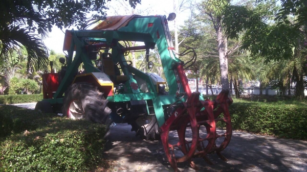 รถคีบอ้อย คีบหลัง เกียร์ทอร์ค ใช้งานมา ปีเดียว มีเล่มทะเบียน