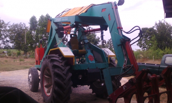 รถคีบอ้อย คีบหลัง เกียร์ทอร์ค ใช้งานมา ปีเดียว มีเล่มทะเบียน