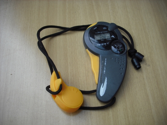 นาฬิกาจับเวลาพร้อมนกหวีด