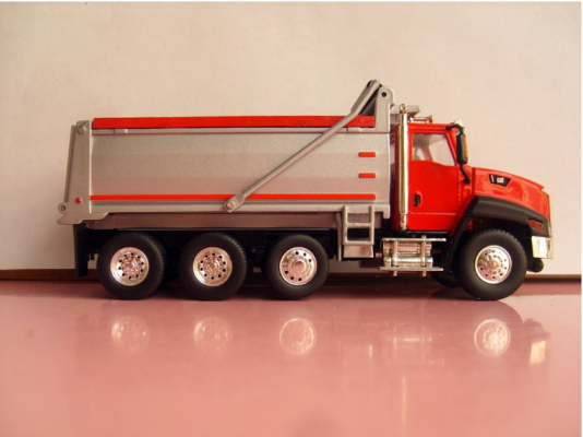 CAT CT660 Dump Truck Scale 1:50