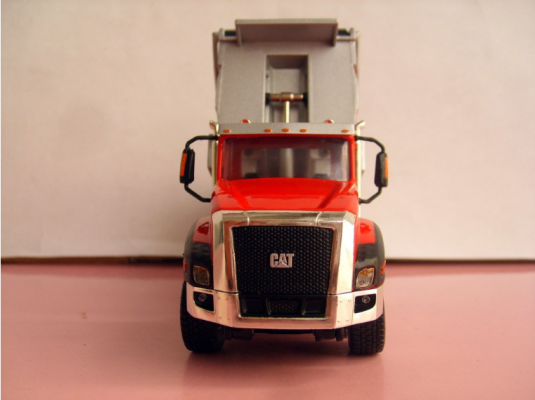 CAT CT660 Dump Truck Scale 1:50 CAT CT660 Dump Truck Scale 1:50