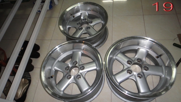 ขายล้อแม็กออฟลึก ล้นเว่อร์ 5 รู 6 รู ใส่รถคลาสสิคและรถโฟร์วีล มีหลายแบบหลายลายครับ