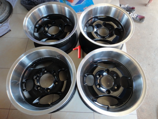 ขายล้อแม็กออฟลึก ล้นเว่อร์ 5 รู 6 รู ใส่รถคลาสสิคและรถโฟร์วีล มีหลายแบบหลายลายครับ