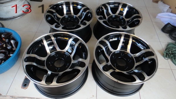 ขายล้อแม็กออฟลึก ล้นเว่อร์ 5 รู 6 รู ใส่รถคลาสสิคและรถโฟร์วีล มีหลายแบบหลายลายครับ