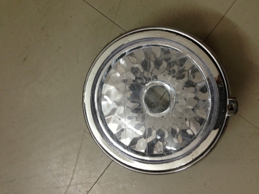 ขายจานฉายc100 มีตำหนิตรงรูยึดน็อตนิดเดียว 150 บาท 0830754211