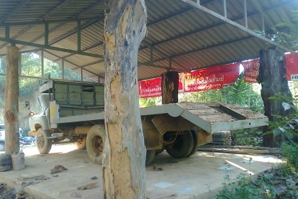 ขายด่วน..รถสิบล้อ ISUZU หน้ายิ้ม บรรทุกรถขุด KOMATSU PC200 ได้ดี เครื่องยนต์ 185 แรงม้า รถสวย ทรงดี มีทะเบียนครบ มีเกียร์สโลว์.