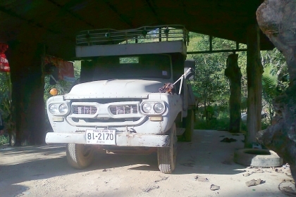 ขายด่วน..รถสิบล้อ ISUZU หน้ายิ้ม บรรทุกรถขุด KOMATSU PC200 ได้ดี เครื่องยนต์ 185 แรงม้า รถสวย ทรงดี มีทะเบียนครบ มีเกียร์สโลว์.