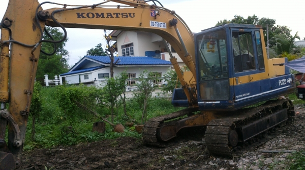 ขายรถแมคโค KOMATSU PC100-3 พร้อมหัวเจาะ สภาพดี