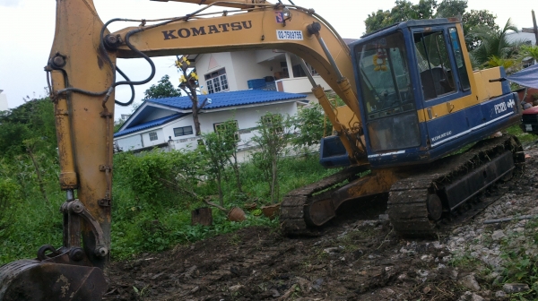 ขายรถแมคโค KOMATSU PC100-3 พร้อมหัวเจาะ สภาพดี