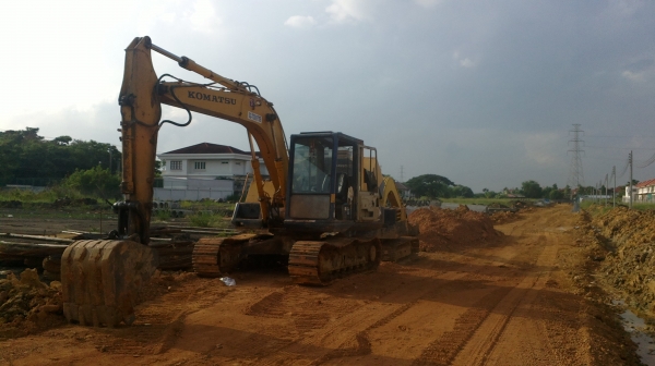 ขายรถแมคโค KOMATSU PC100-3 พร้อมหัวเจาะ สภาพดี